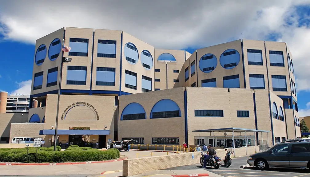 a large building with many windows on it
